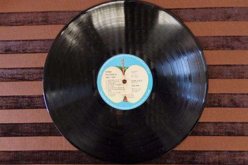 The Beatles "1967-1970" (the blue album) vinyl in superb condition; collectable DOUBLE LP - RS17Sale