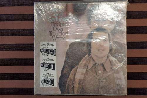 AN EXCELLENT SIMON AND GARFUNKEL "BRIDGE OVER TROUBLED WATER" (1970) VINYL IN GREAT CONDITION
