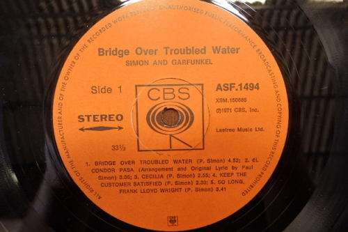 AN EXCELLENT SIMON AND GARFUNKEL "BRIDGE OVER TROUBLED WATER" (1970) VINYL IN GREAT CONDITION