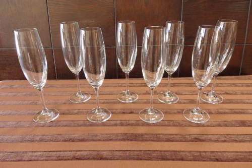 AN AWESOME COLLECTION OF EIGHT TALL FLUTED CHAMPAGNE GLASSES IN GREAT CONDITION