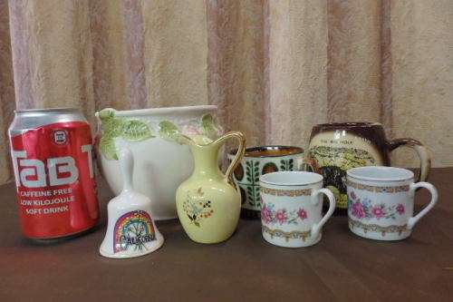 A FANTASTIC COLLECTION OF ASSORTED PORCELAIN INCLUDING CRESCENT POTTERIES AND MORE