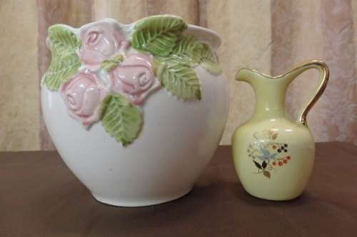 A FANTASTIC COLLECTION OF ASSORTED PORCELAIN INCLUDING CRESCENT POTTERIES AND MORE