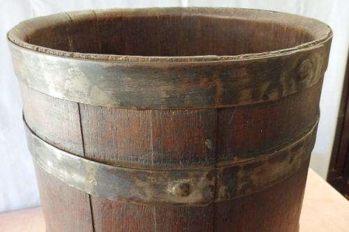 AN AMAZING ANTIQUE OAK BUTTER CHURNING BARREL WITH ORIGINAL HOOPS IN AWESOME CONDITION