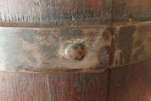 AN AMAZING ANTIQUE OAK BUTTER CHURNING BARREL WITH ORIGINAL HOOPS IN AWESOME CONDITION