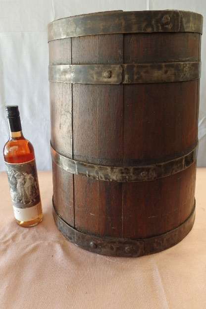 AN AMAZING ANTIQUE OAK BUTTER CHURNING BARREL WITH ORIGINAL HOOPS IN AWESOME CONDITION
