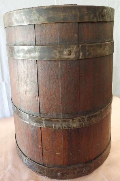 AN AMAZING ANTIQUE OAK BUTTER CHURNING BARREL WITH ORIGINAL HOOPS IN AWESOME CONDITION