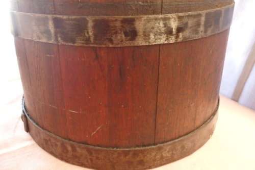 AN AMAZING ANTIQUE OAK BUTTER CHURNING BARREL WITH ORIGINAL HOOPS IN AWESOME CONDITION