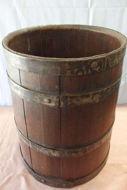 AN AMAZING ANTIQUE OAK BUTTER CHURNING BARREL WITH ORIGINAL HOOPS IN AWESOME CONDITION