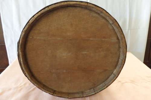 AN AMAZING ANTIQUE OAK BUTTER CHURNING BARREL WITH ORIGINAL HOOPS IN AWESOME CONDITION