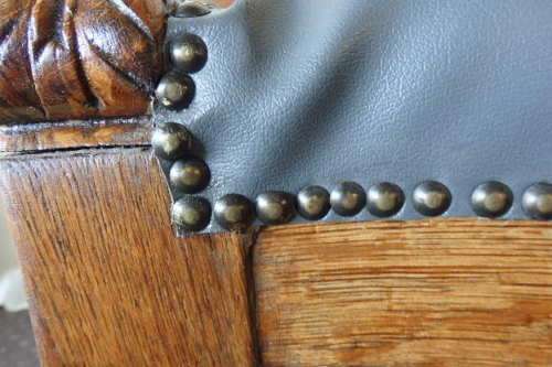 A SPECTACULAR ANTIQUE HAND CARVED SOLID OAK CAPTAINS CHAIR WITH "SHERATON" FLUTED TURNED LEGS