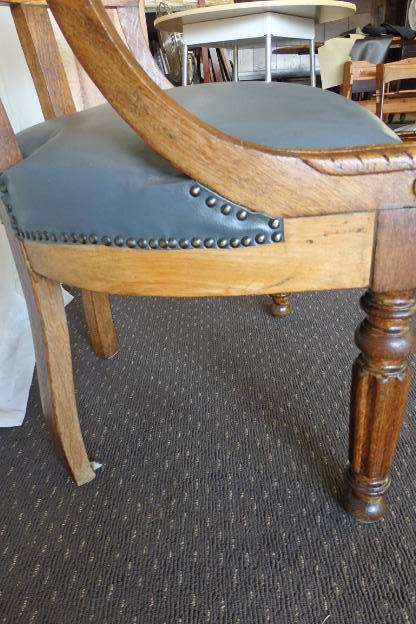 A SPECTACULAR ANTIQUE HAND CARVED SOLID OAK CAPTAINS CHAIR WITH "SHERATON" FLUTED TURNED LEGS