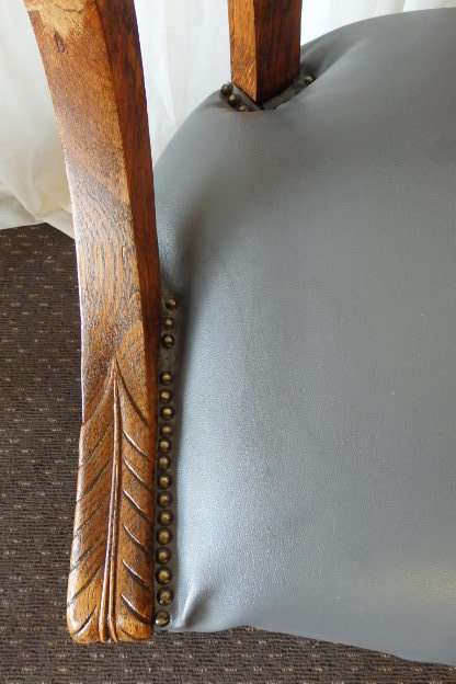 A SPECTACULAR ANTIQUE HAND CARVED SOLID OAK CAPTAINS CHAIR WITH "SHERATON" FLUTED TURNED LEGS