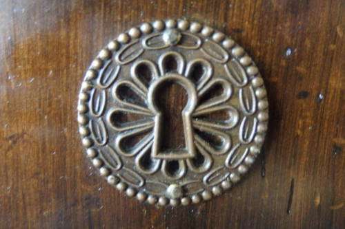 EXQUISITE OPULENT FRENCH COMMODE CHEST OF DRAWERS WITH FOUR DOUBLE DRAWERS IN EXCELLENT CONDITION