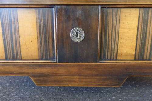 EXQUISITE OPULENT FRENCH COMMODE CHEST OF DRAWERS WITH FOUR DOUBLE DRAWERS IN EXCELLENT CONDITION
