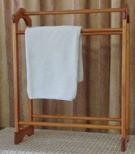 A STUNNING WOODEN "FREESTANDING" 3-RAIL TOWEL RACK IN EXCELLENT CONDITION!!!