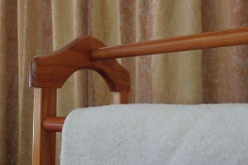 A STUNNING WOODEN "FREESTANDING" 3-RAIL TOWEL RACK IN EXCELLENT CONDITION!!!