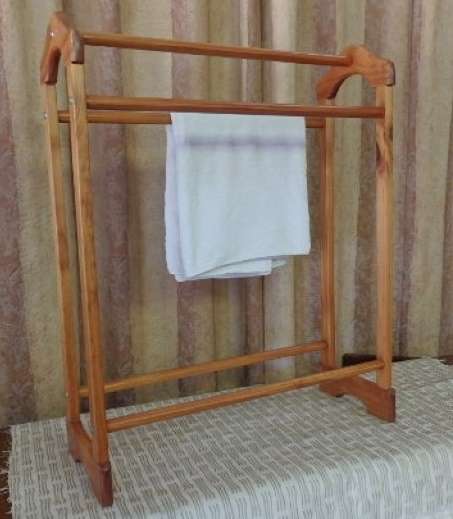 A STUNNING WOODEN "FREESTANDING" 3-RAIL TOWEL RACK IN EXCELLENT CONDITION!!!