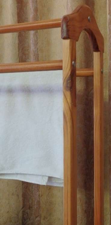 A STUNNING WOODEN "FREESTANDING" 3-RAIL TOWEL RACK IN EXCELLENT CONDITION!!!