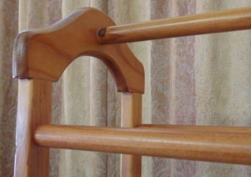 A STUNNING WOODEN "FREESTANDING" 3-RAIL TOWEL RACK IN EXCELLENT CONDITION!!!