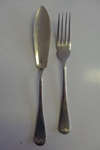 An incredible vintage Nickle silver (boxed) fish knife & fork set in amazing condition RS17