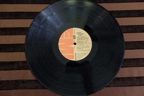 A SUPERB THE SHADOWS "ROCKIN' WITH CURLY LEADS" (1973) VINYL IN SUPERB CONDITION