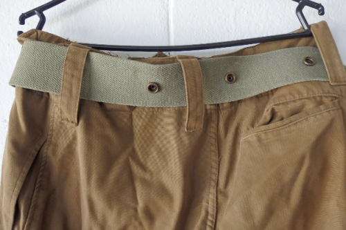 A GREAT PAIR OF GREEN/ BROWN MILITARY CARGO PANTS WITH BELT IN WONDERFUL CONDITION
