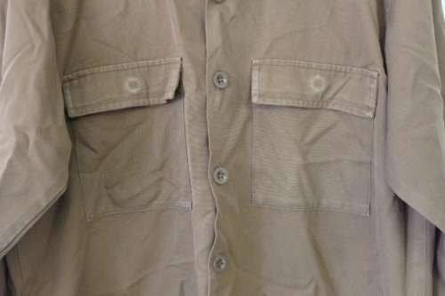 AN AWESOME LONG SLEEVE OLIVE GREEN MILITARY SHIRT IN WONDERFUL CONDITION!!