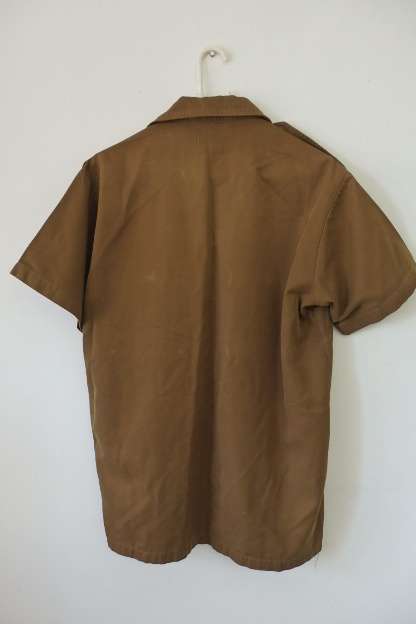 AN AWESOME SHORT SLEEVE OLIVE GREEN MILITARY SHIRT IN AMAZING CONDITION!!