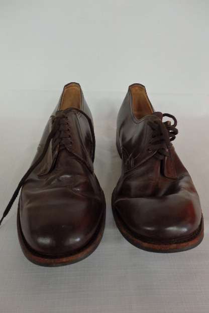 A GREAT PAIR OF MEN'S GENUINE LEATHER STEP-OUT SHOES IN GOOD CONDITION