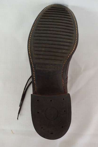 A GREAT PAIR OF MEN'S GENUINE LEATHER STEP-OUT SHOES IN GOOD CONDITION