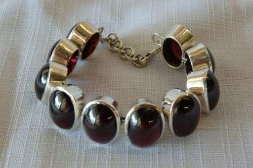 A FABULOUS BROAD CHUNKY SILVER LADIES BRACELET WITH TEN (LARGE) OVAL RED SARDONYX STONES