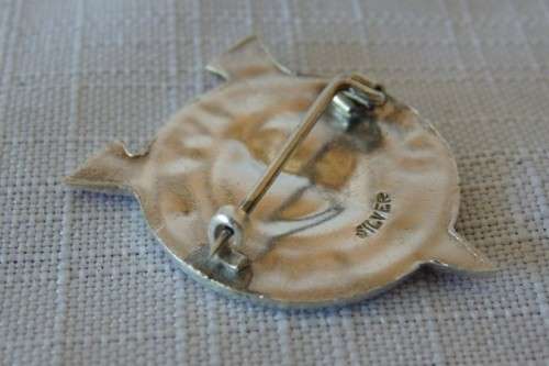 A FANTASTIC AND RARE WW2 ENAMELLED SILVER "THE WAR NAVY FUND" BADGE IN AMAZING CONDITION