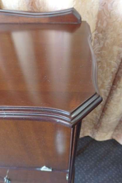 AN EXQUISITE VINTAGE COCKTAIL CABINET WITH MIRROR INTERIOR AND LOADS OF SPACE INSIDE