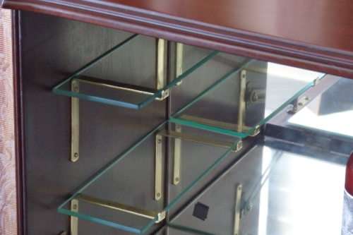 AN EXQUISITE VINTAGE COCKTAIL CABINET WITH MIRROR INTERIOR AND LOADS OF SPACE INSIDE