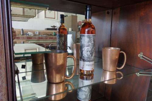 AN EXQUISITE VINTAGE COCKTAIL CABINET WITH MIRROR INTERIOR AND LOADS OF SPACE INSIDE