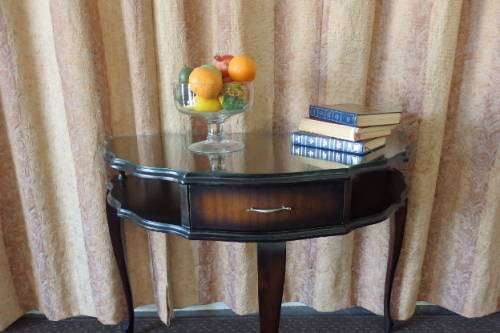 A BEAUTIFUL AND VERY ELEGANT GLASS TOP VINTAGE QUEEN ANNE HALF MOON OCCASIONAL TABLE