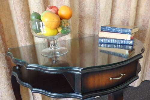 A BEAUTIFUL AND VERY ELEGANT GLASS TOP VINTAGE QUEEN ANNE HALF MOON OCCASIONAL TABLE