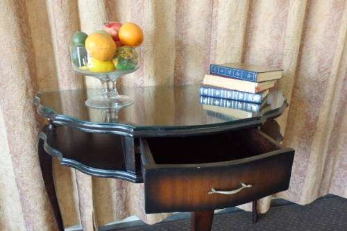 A BEAUTIFUL AND VERY ELEGANT GLASS TOP VINTAGE QUEEN ANNE HALF MOON OCCASIONAL TABLE