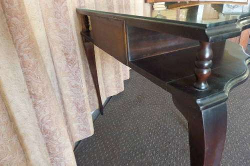 A BEAUTIFUL AND VERY ELEGANT GLASS TOP VINTAGE QUEEN ANNE HALF MOON OCCASIONAL TABLE