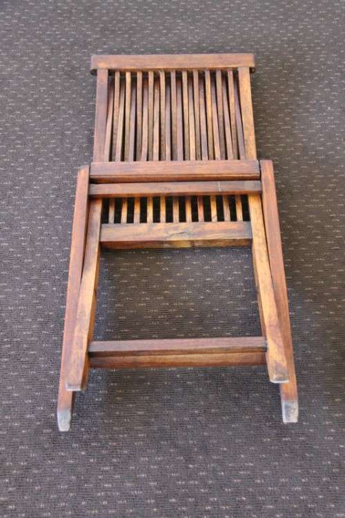 Five amazing modern wooden outdoor folding chairs in superb condition - bid/chair