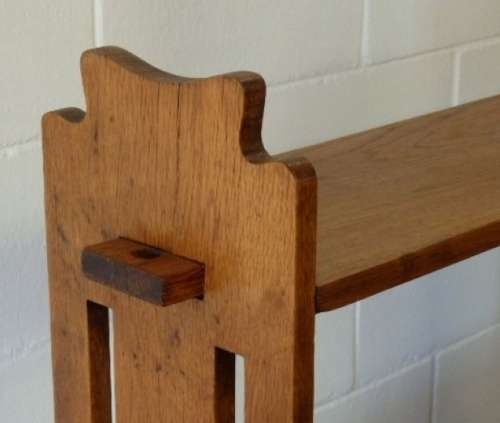 A beautiful and solidly made Oak book case with 4 shelves in great condition!!!