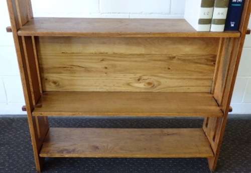 A beautiful and solidly made Oak book case with 4 shelves in great condition!!!