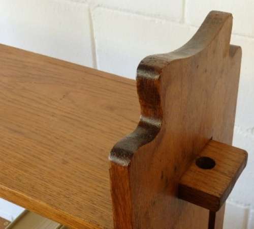 A beautiful and solidly made Oak book case with 4 shelves in great condition!!!