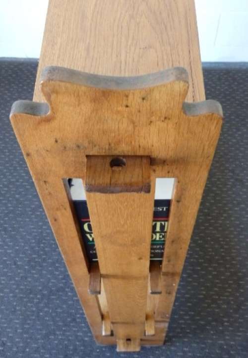 A beautiful and solidly made Oak book case with 4 shelves in great condition!!!