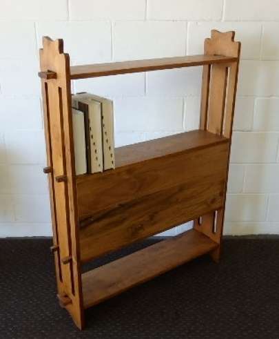 A beautiful and solidly made Oak book case with 4 shelves in great condition!!!