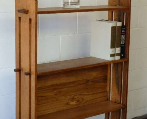 A beautiful and solidly made Oak book case with 4 shelves in great condition!!!