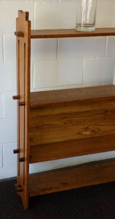 A beautiful and solidly made Oak book case with 4 shelves in great condition!!!