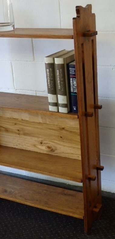 A beautiful and solidly made Oak book case with 4 shelves in great condition!!!