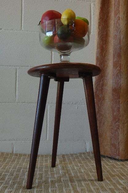 A beautiful and well made Teak 3-legged display/ occasional wooden table in great condition !!!