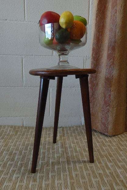 A beautiful and well made Teak 3-legged display/ occasional wooden table in great condition !!!